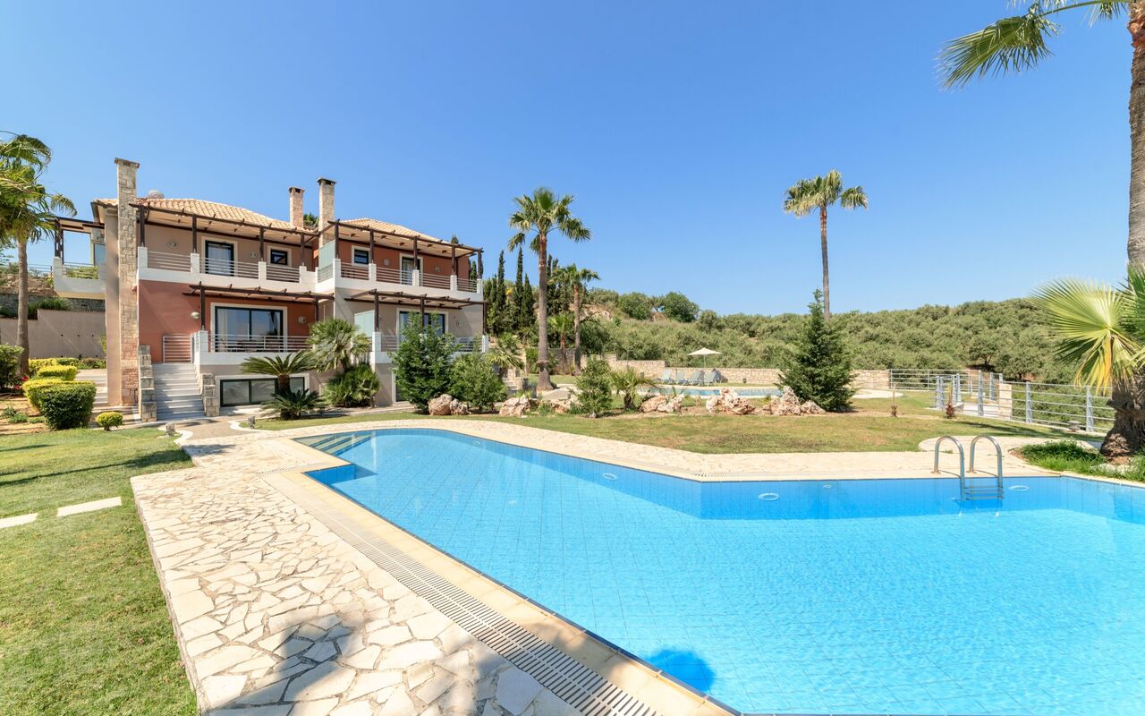 Villa Kissos: Estate, Piscina