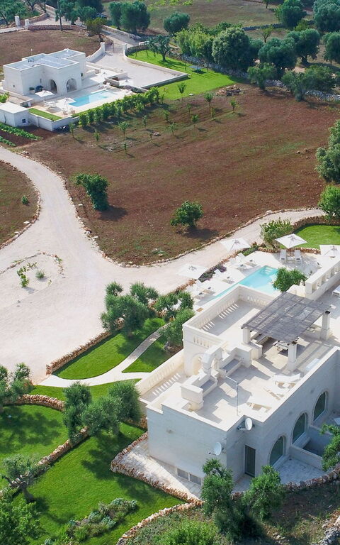 Corte Dei Messapi Sleeps 24: all'aperto, Balcone / Terrazza / Patio, Entrata Principale, Estate, Esterni, Giardino, Piscina, Primavera, Vista Panoramica