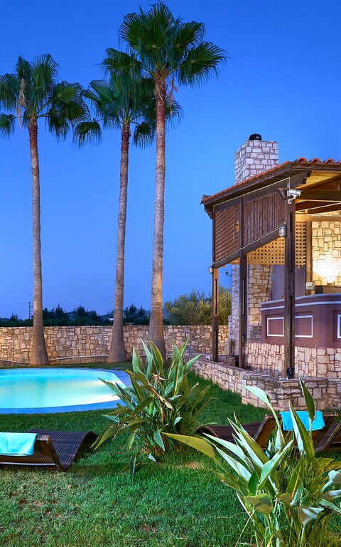 Villa Milon: Giardino, Piscina