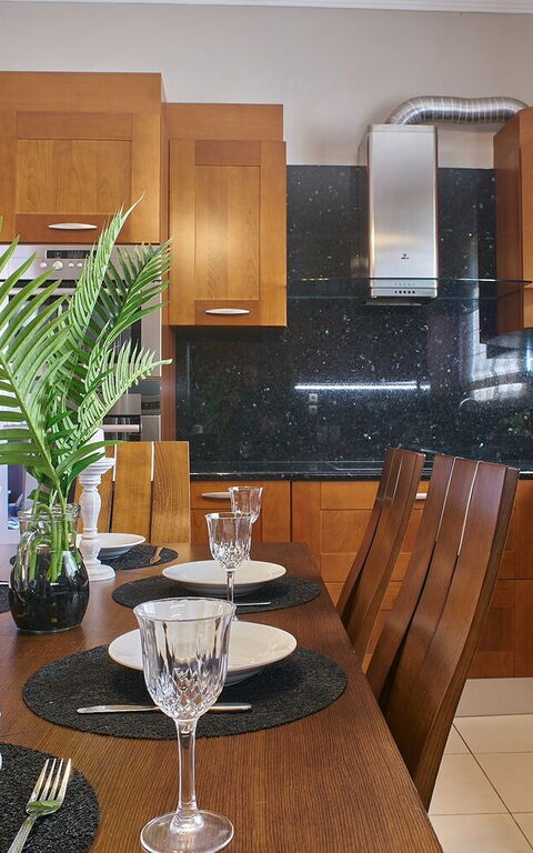 Villa Milon: Cucina, Sala da pranzo