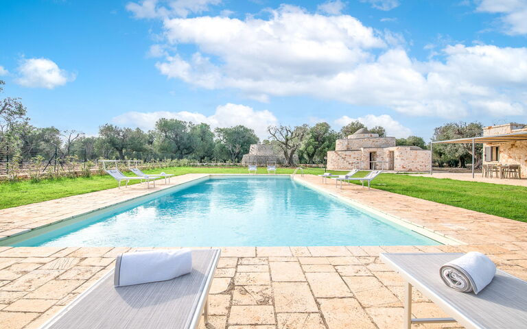 Villa Trullina: Piscina