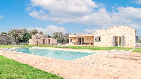 Villa Trullina: all'aperto, Giardino, Piscina