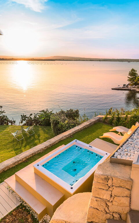 Villa Artemare: all'aperto, Esterni, Giardino, Idromassaggio, Piscina, Vista Panoramica