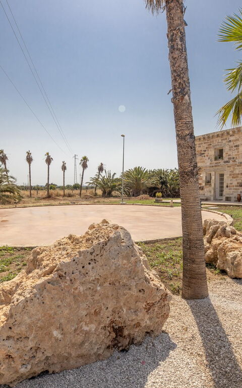 Villa Turris: Entrata Principale, Giardino