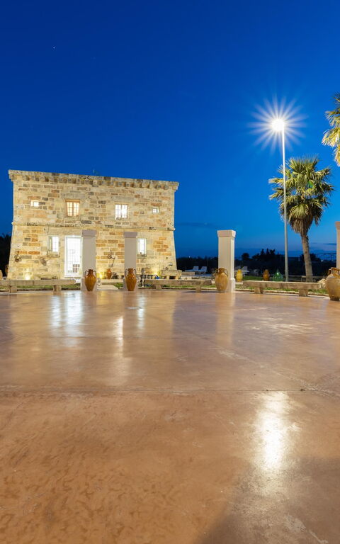 Villa Turris: Entrata Principale, Giardino