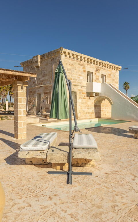 Villa Turris: all'aperto, Esterni