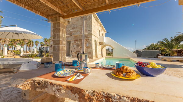 Villa Turris: all'aperto, Esterni, Piscina