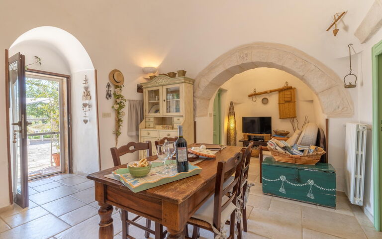 Trullo Patricia Pool: Entrata Principale, Sala da pranzo, Soggiorno