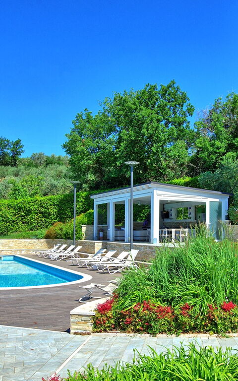 Casa White: Giardino, Piscina