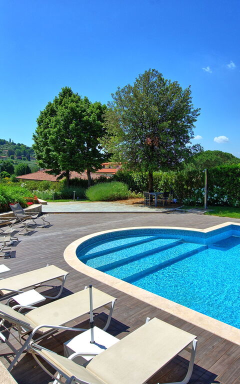 Casa White: all'aperto, Piscina