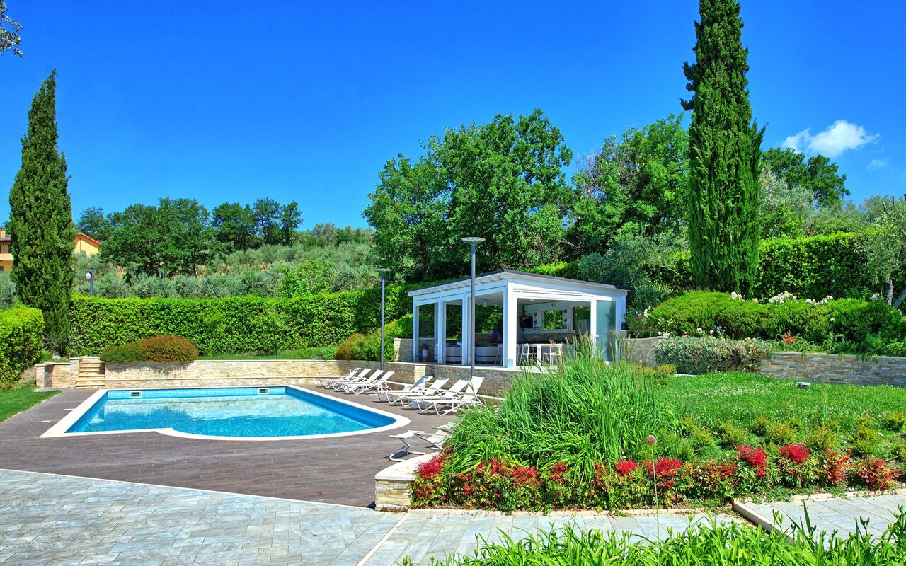 Casa White: Giardino, Piscina