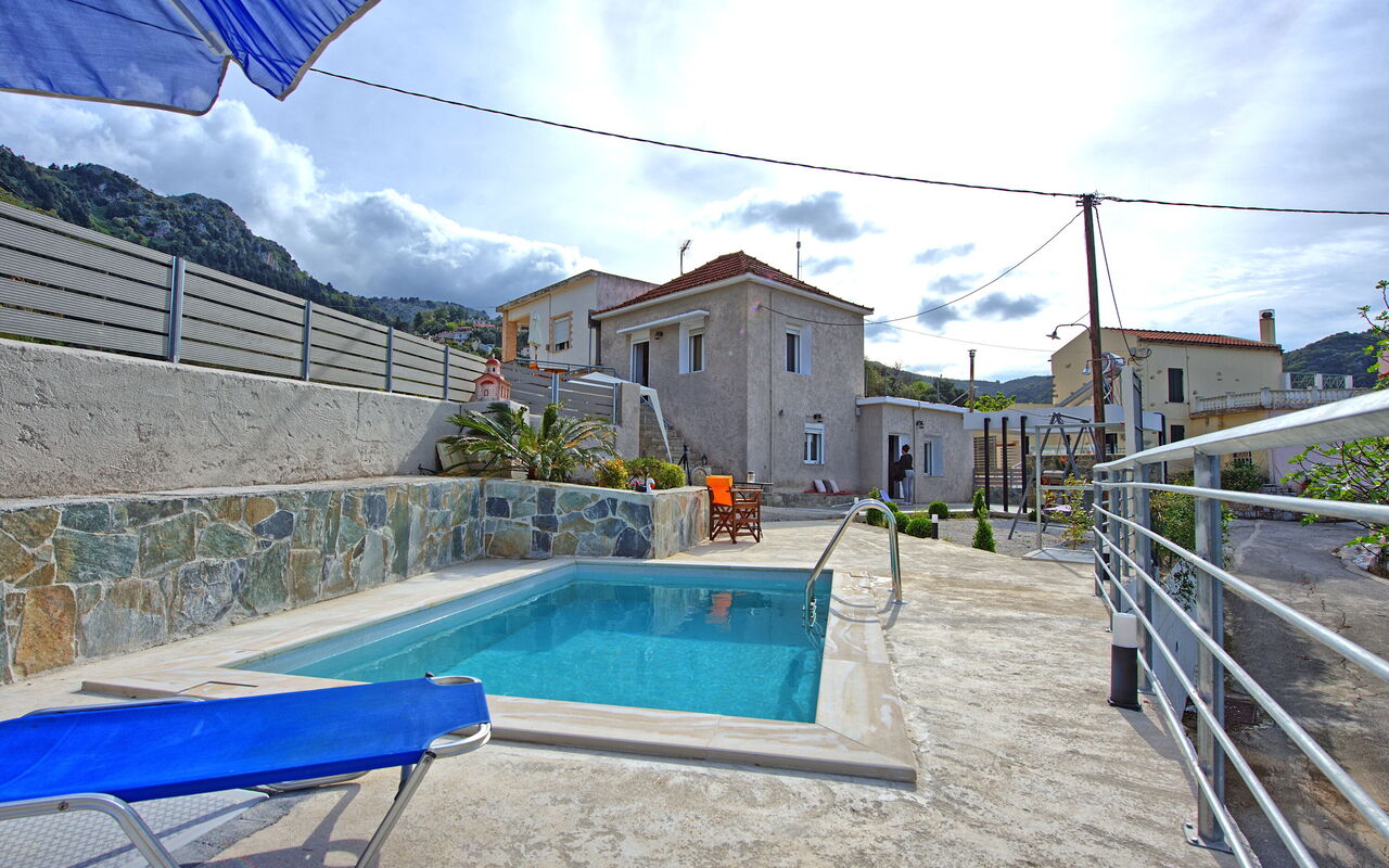 Aretousa: Piscina