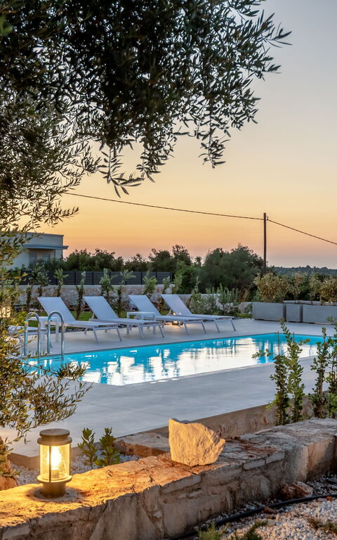 Aelia: all'aperto, Esterni, Piscina