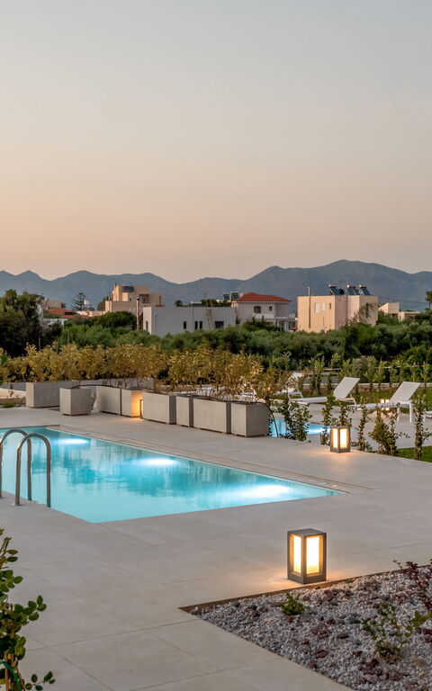 Aelia: all'aperto, Esterni, Piscina