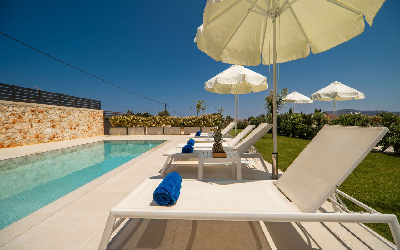 Aelia: all'aperto, Giardino, Piscina