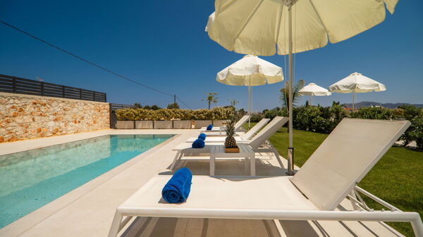 Aelia: all'aperto, Giardino, Piscina