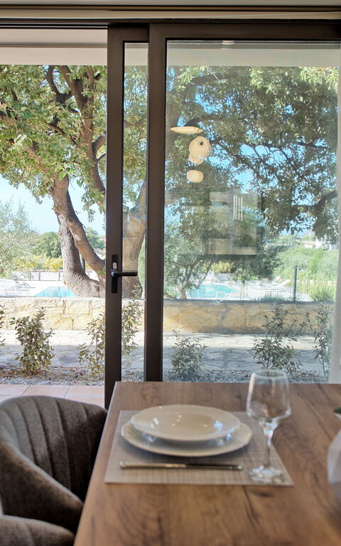 Iris: Sala da pranzo, Soggiorno