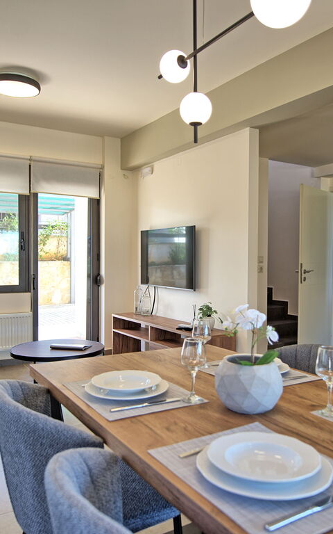 Iris: Sala da pranzo, Soggiorno