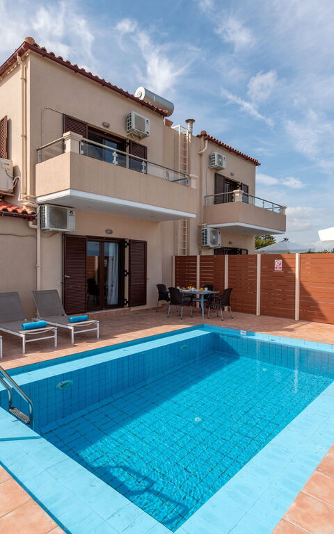 Villa Flora: all'aperto, Esterni, Piscina