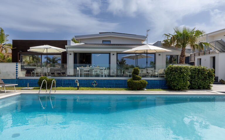 Villa Vincenzo: all'aperto, Esterni, Piscina