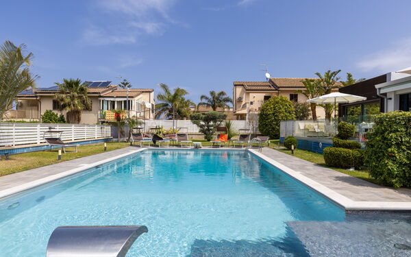 Villa Vincenzo: all'aperto, Esterni, Piscina