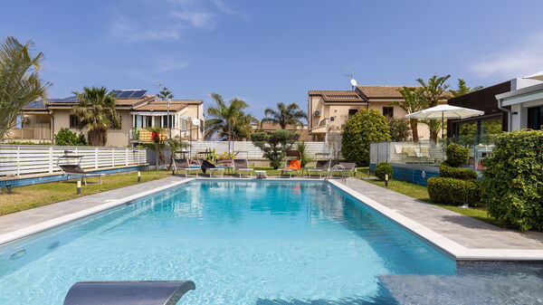 Villa Vincenzo: all'aperto, Esterni, Piscina