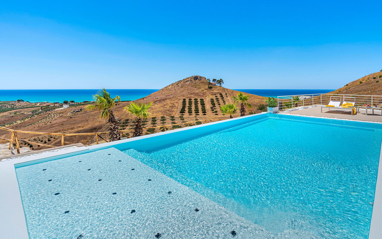 Villa Domizia: Estate, Piscina, Vista Panoramica