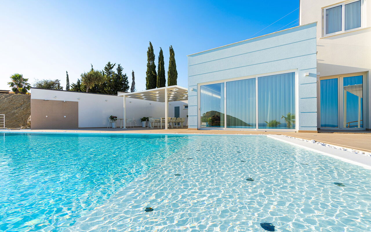 Villa Domizia: Piscina
