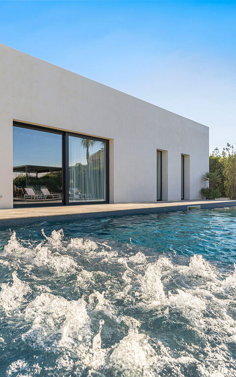 Villa Bonita: Idromassaggio, Piscina