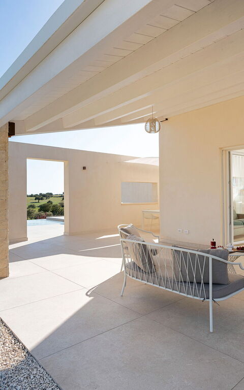 Villa Mora: all'aperto, Esterni