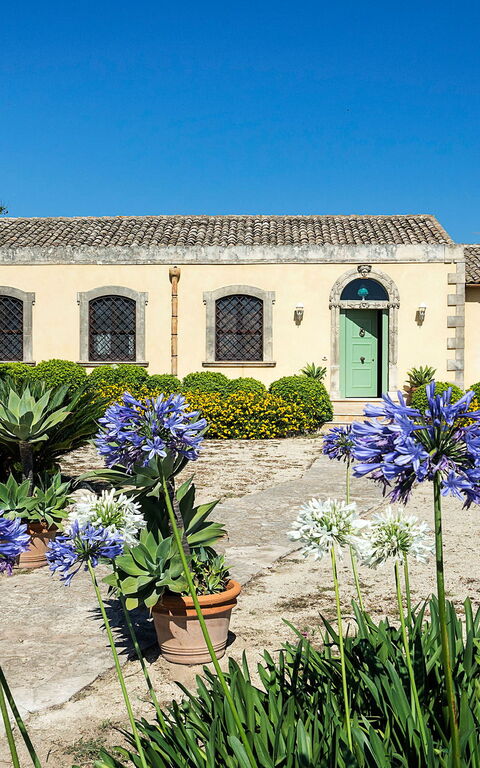 Don Salvatore: Entrata Principale, Esterni