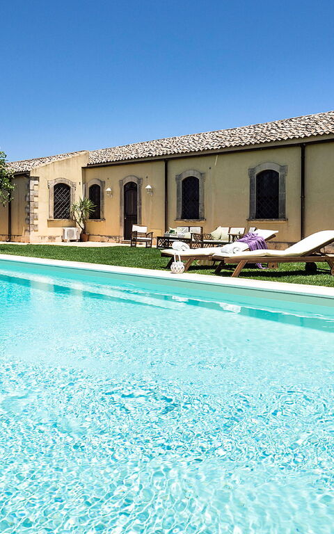 Don Salvatore: Esterni, Giardino, Piscina