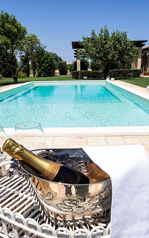 Don Salvatore: Esterni, Giardino, Piscina