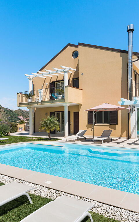 Villa Giutitta: Esterni, Giardino, Piscina