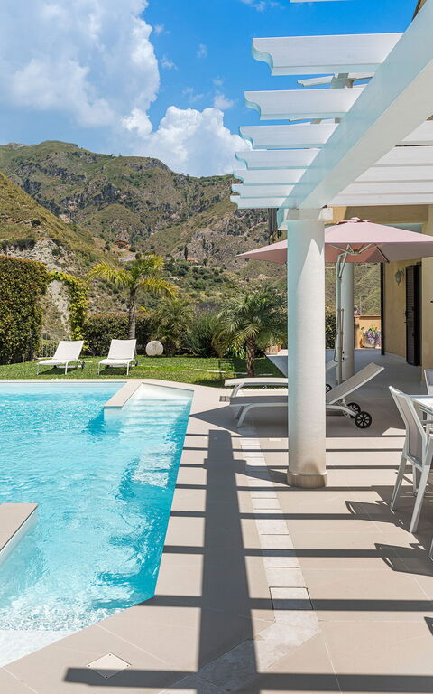 Villa Giutitta: Esterni, Giardino, Piscina