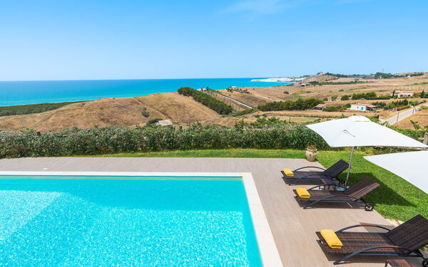 Villa Anthea: all'aperto, Giardino, Piscina, Vista Panoramica