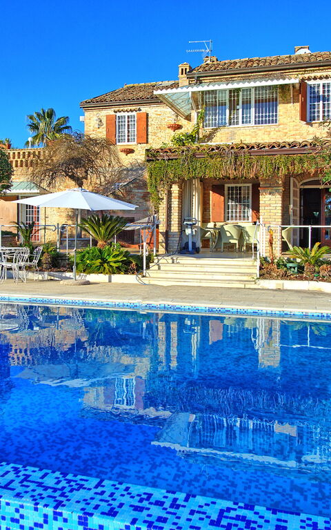 Villa Vittoria: Piscina