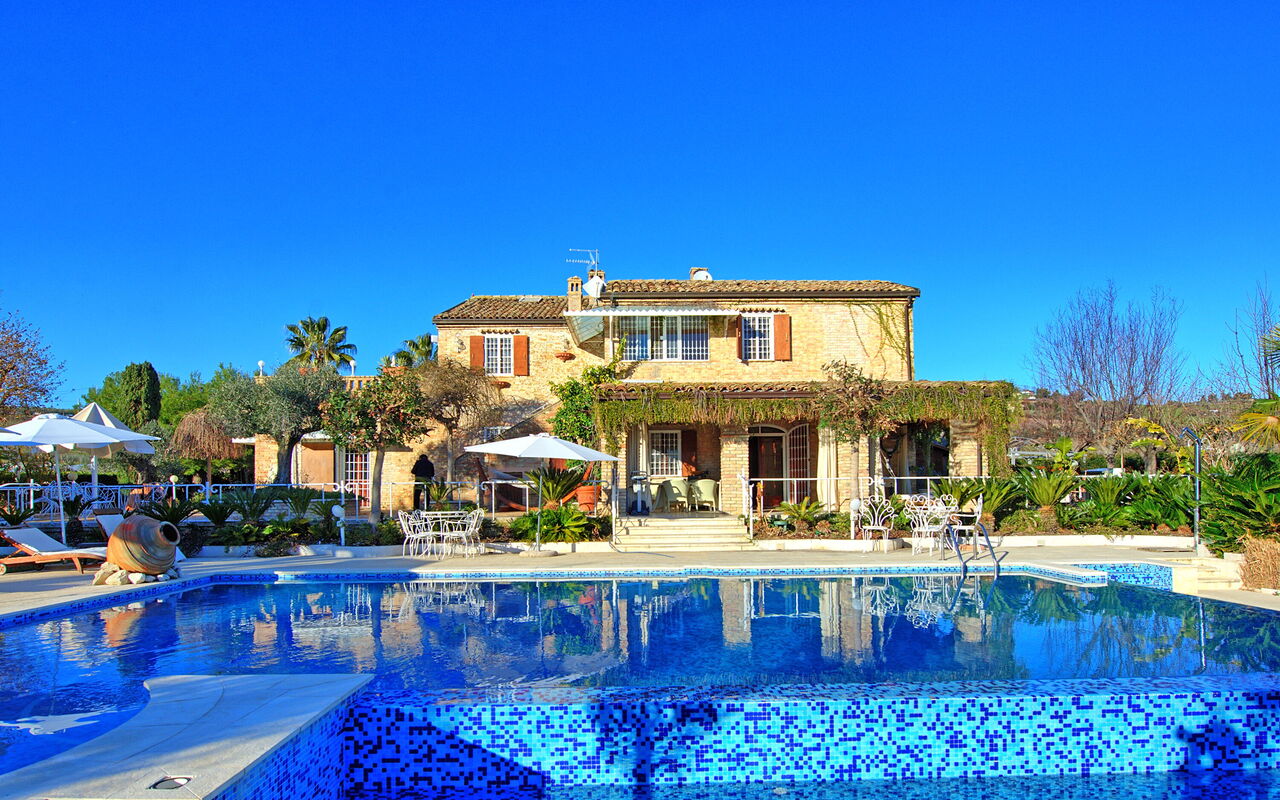Villa Vittoria: all'aperto, Piscina