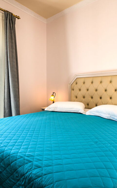 Iro Royal Villa: Camera da letto