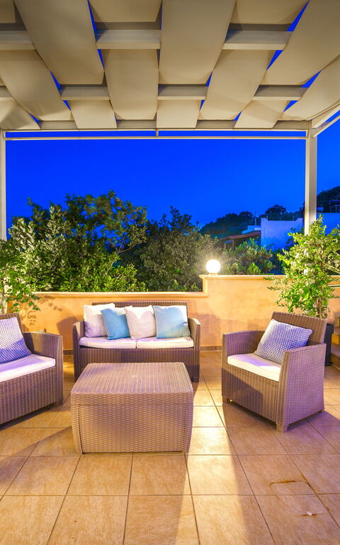 Iro Royal Villa: all'aperto, Balcone / Terrazza / Patio, Esterni