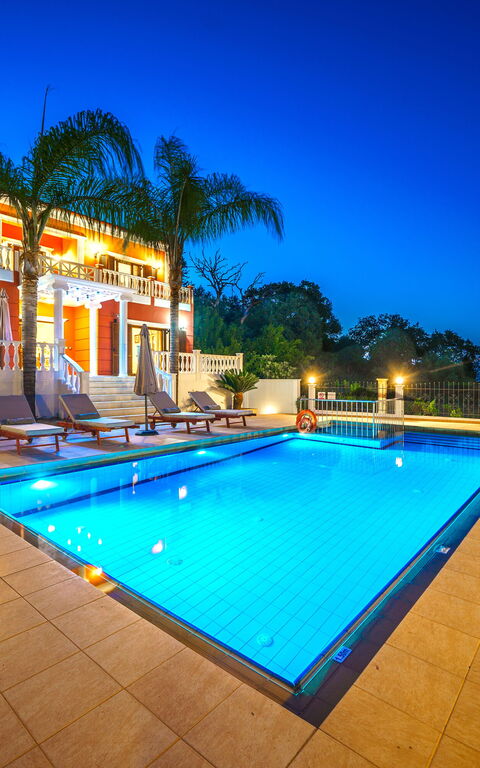 Iro Royal Villa: all'aperto, Esterni, Piscina