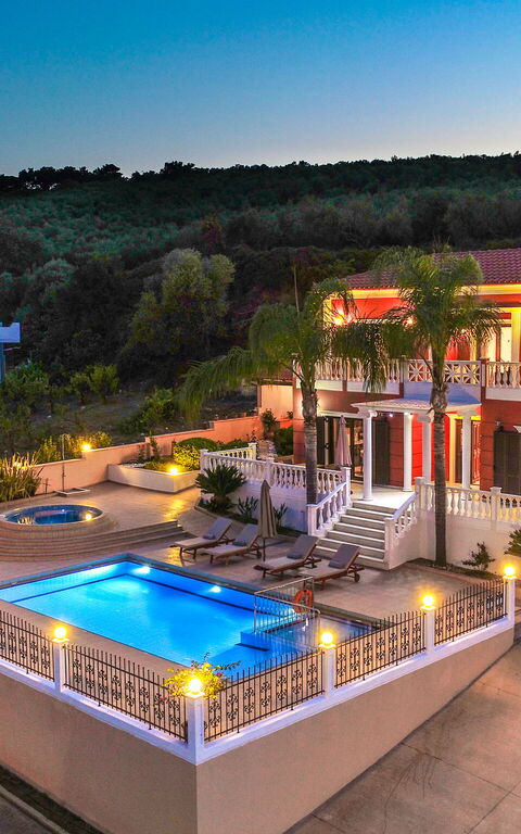 Iro Royal Villa: Entrata Principale, Piscina, Vista Panoramica