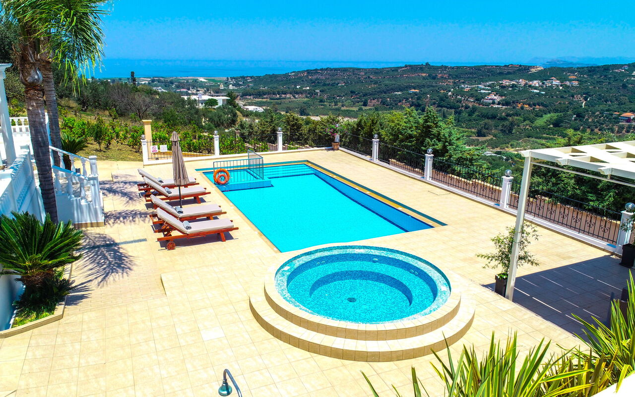 Iro Royal Villa: all'aperto, Esterni, Idromassaggio, Piscina, Vista Panoramica