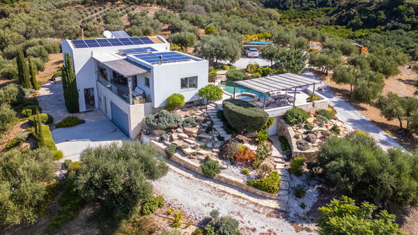 Villa Lucy: all'aperto, Esterni