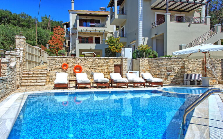 Villa Angie: all'aperto, Esterni, Piscina