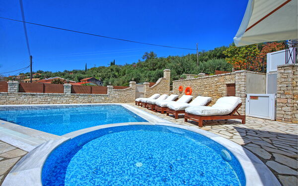 Villa Angie: all'aperto, Piscina