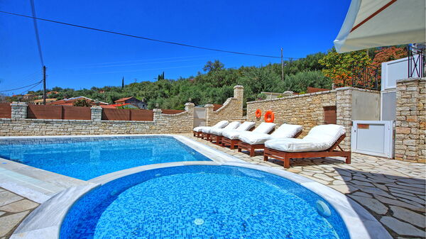 Villa Angie: all'aperto, Piscina