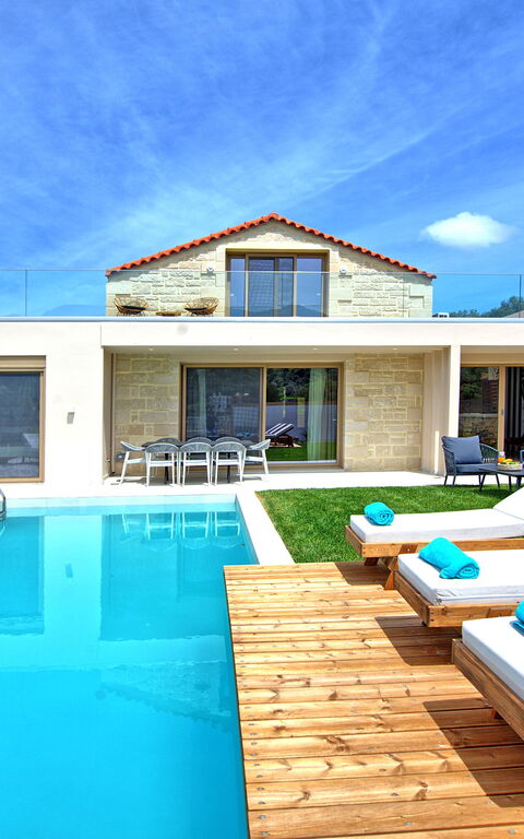 Villa Silentium Evilia: all'aperto, Esterni, Piscina