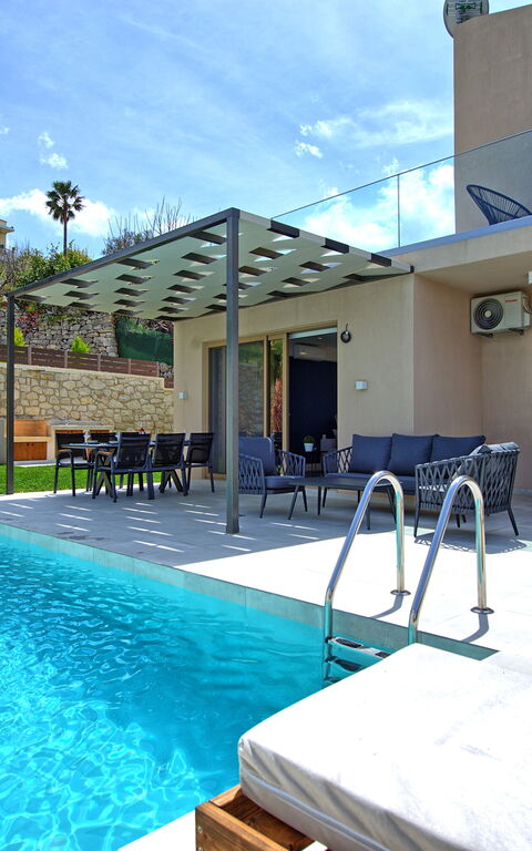 Villa Silentium Ionia: all'aperto, Esterni, Piscina