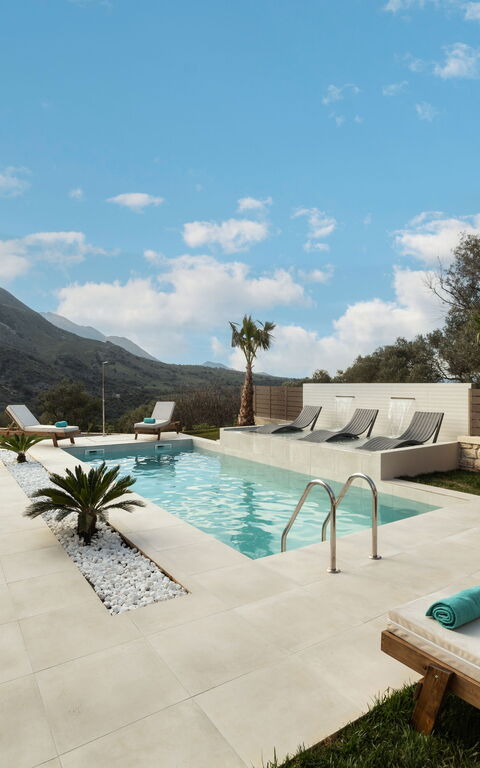 Villa Silentium Olia: all'aperto, Esterni, Piscina